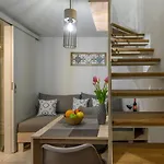Penny's Old Town Apartment *