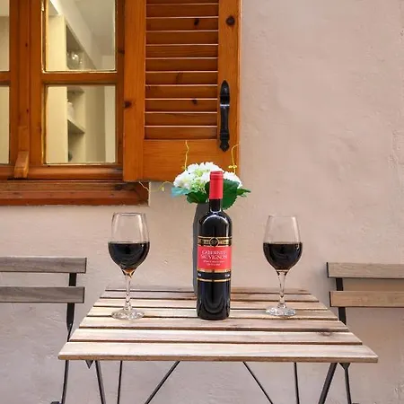 Pennys House - 2 Separate Apartment *